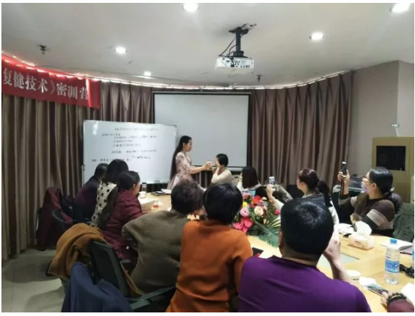 眼镜店培训,眼镜店经营管理,视光培训 眼镜店培训,眼镜店经营管理,视光培训